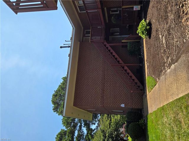 1208 Foursome LN, Virginia Beach, VA 23455