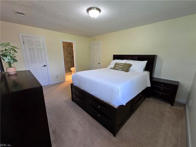 1208 Foursome LN, Virginia Beach, VA 23455
