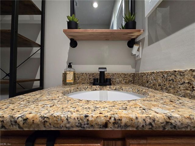 1208 Foursome LN, Virginia Beach, VA 23455