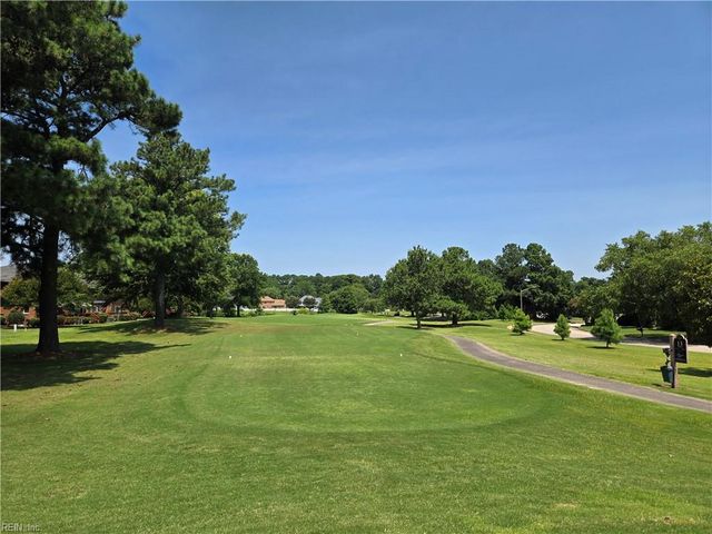 1208 Foursome LN, Virginia Beach, VA 23455