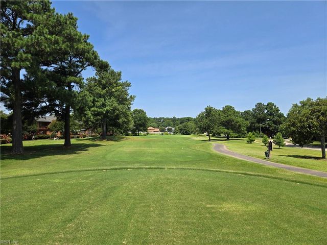 1208 Foursome LN, Virginia Beach, VA 23455