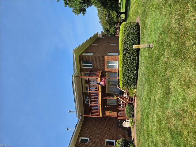1208 Foursome LN, Virginia Beach, VA 23455