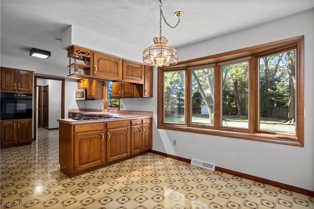 1711 Gulf Road, Elyria, OH 44035