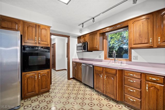 1711 Gulf Road, Elyria, OH 44035