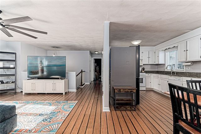 41 Dayton Avenue, Warwick, RI 02889