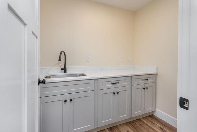 320 Knox Marsh Road, Madbury, NH 03823