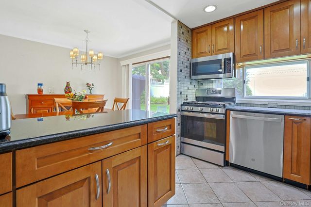70 Durham Road, White Plains, NY 10607