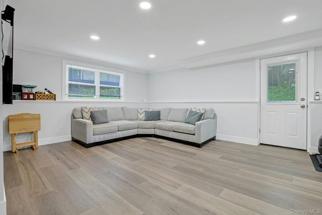 70 Durham Road, White Plains, NY 10607