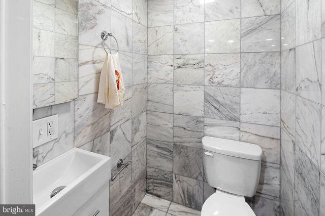 2425 FAIRMOUNT AVE, Philadelphia, PA 19130