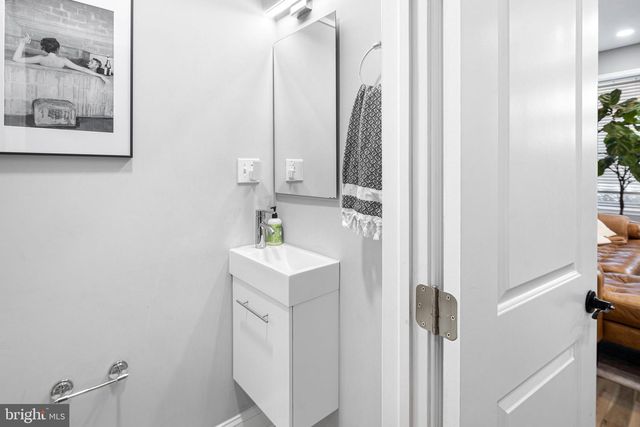 2425 FAIRMOUNT AVE, Philadelphia, PA 19130