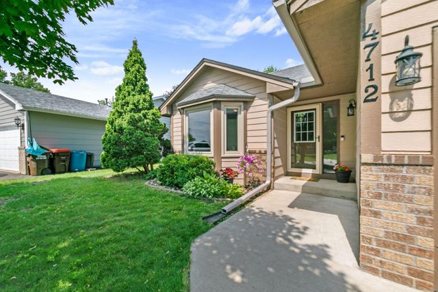 4712 Heather Ridge Road N, Oakdale, MN 55128