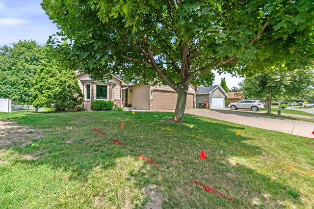 4712 Heather Ridge Road N, Oakdale, MN 55128