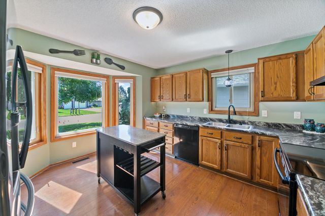 4712 Heather Ridge Road N, Oakdale, MN 55128