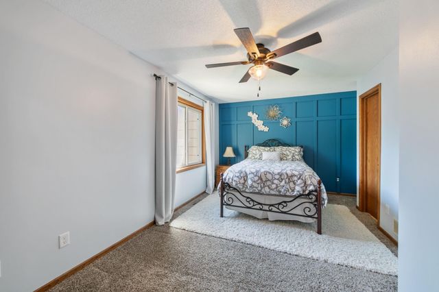 4712 Heather Ridge Road N, Oakdale, MN 55128