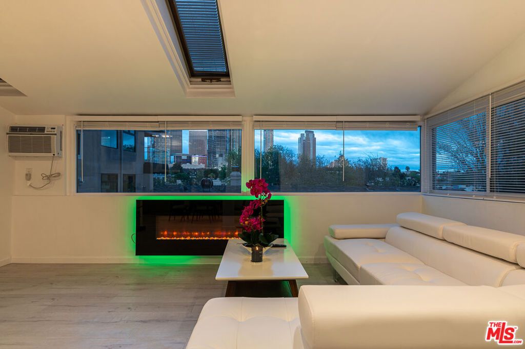 Image 10 of property listing at 1845 Pandora Avenue, Los Angeles, CA 90025