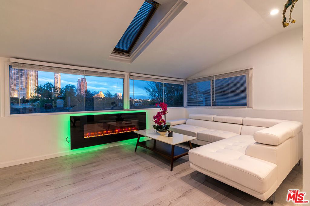 Image 11 of property listing at 1845 Pandora Avenue, Los Angeles, CA 90025