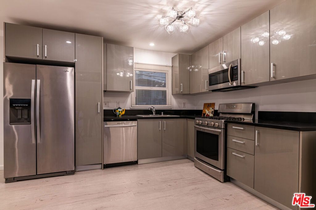 Image 12 of property listing at 1845 Pandora Avenue, Los Angeles, CA 90025