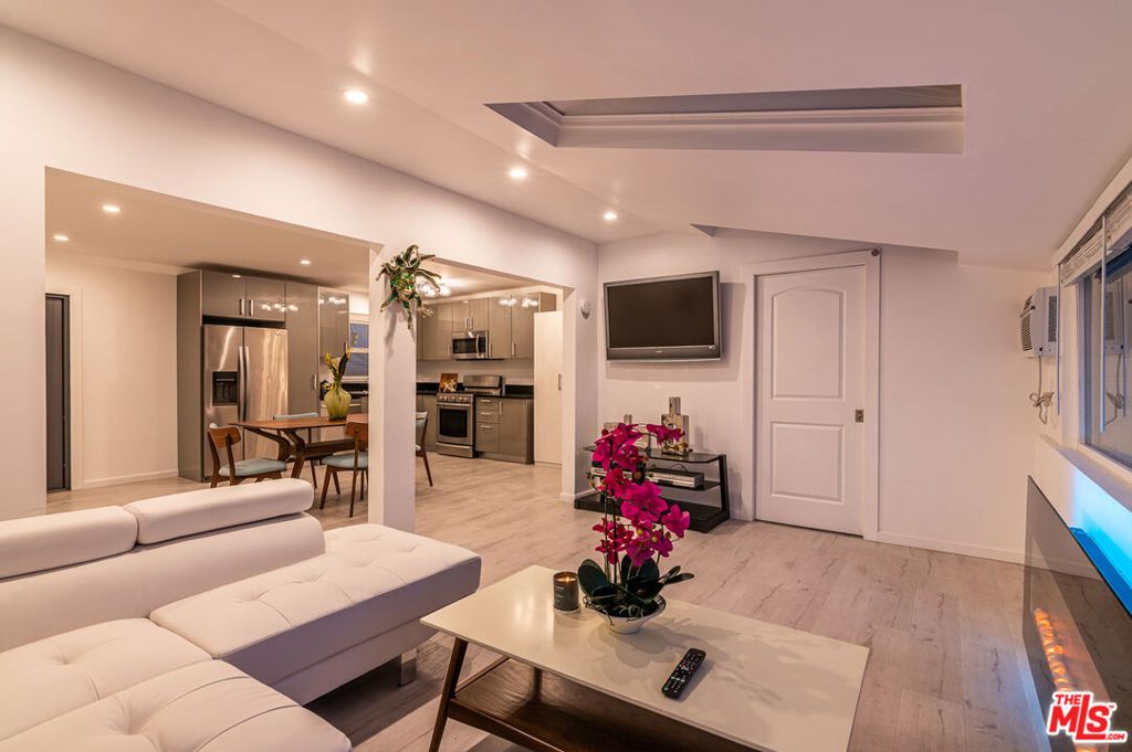 Image 13 of property listing at 1845 Pandora Avenue, Los Angeles, CA 90025