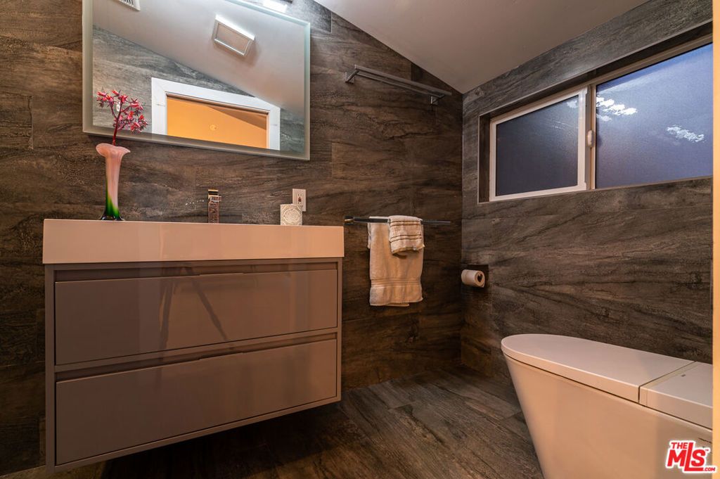 Image 17 of property listing at 1845 Pandora Avenue, Los Angeles, CA 90025