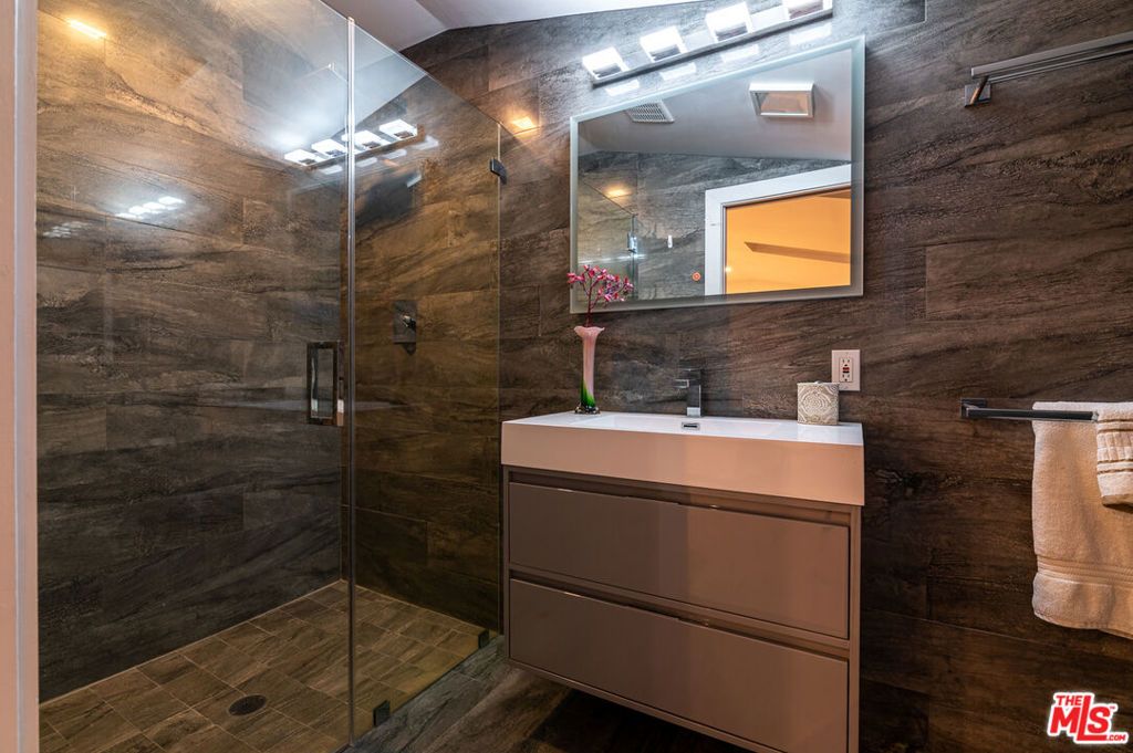 Image 18 of property listing at 1845 Pandora Avenue, Los Angeles, CA 90025