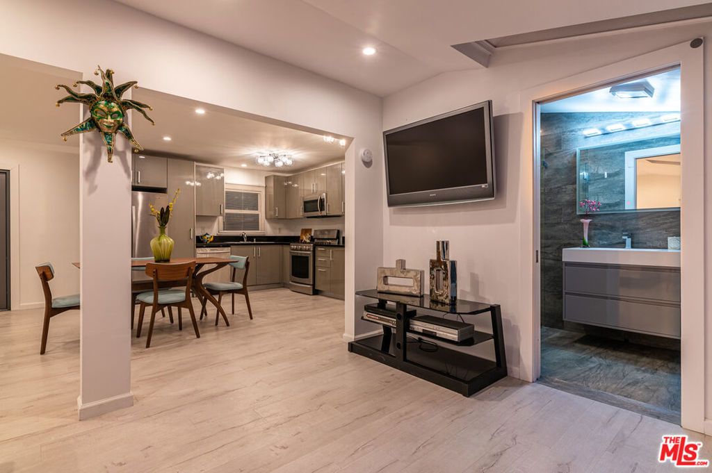 Image 21 of property listing at 1845 Pandora Avenue, Los Angeles, CA 90025