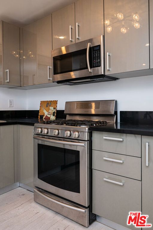 Image 24 of property listing at 1845 Pandora Avenue, Los Angeles, CA 90025