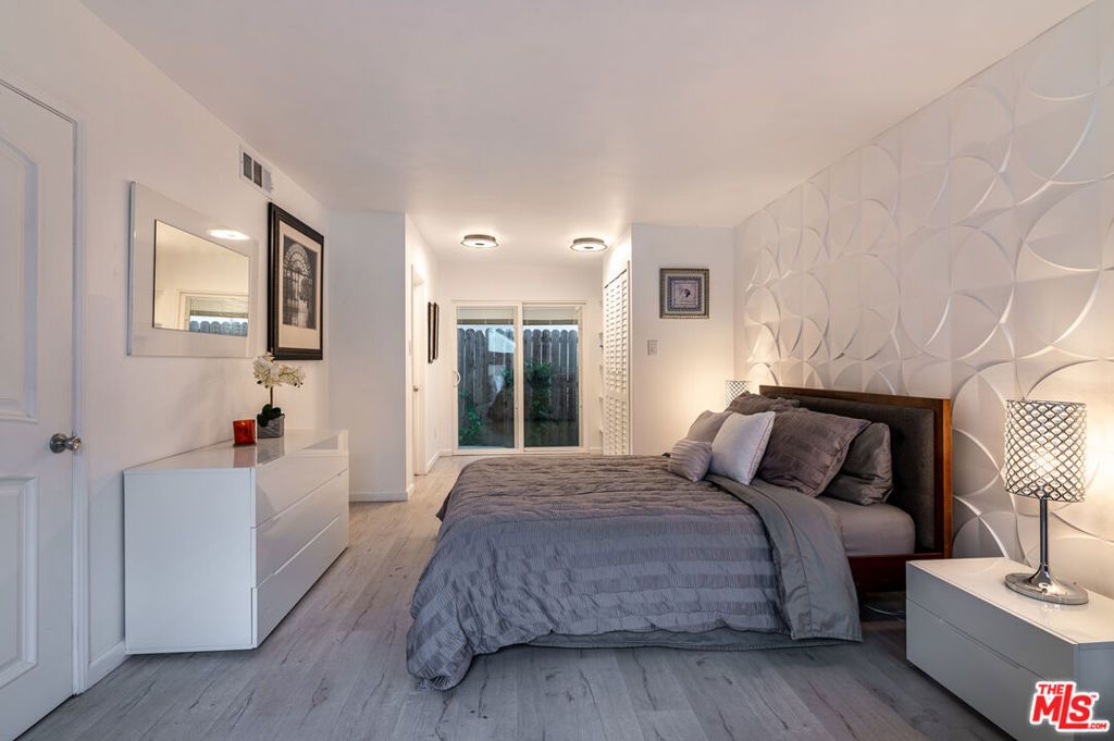 Image 4 of property listing at 1845 Pandora Avenue, Los Angeles, CA 90025