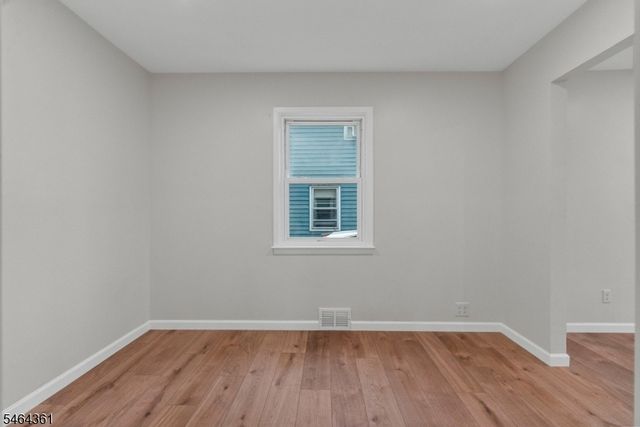 925 Middlesex St, Linden City, NJ 07036