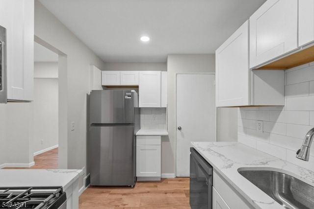 925 Middlesex St, Linden City, NJ 07036