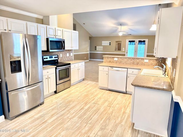 3345 Stone Bend Drive, Winterville, NC 28590