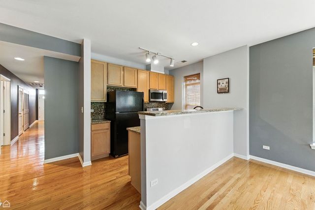 3811 S Langley Avenue 301, Chicago, IL 60653