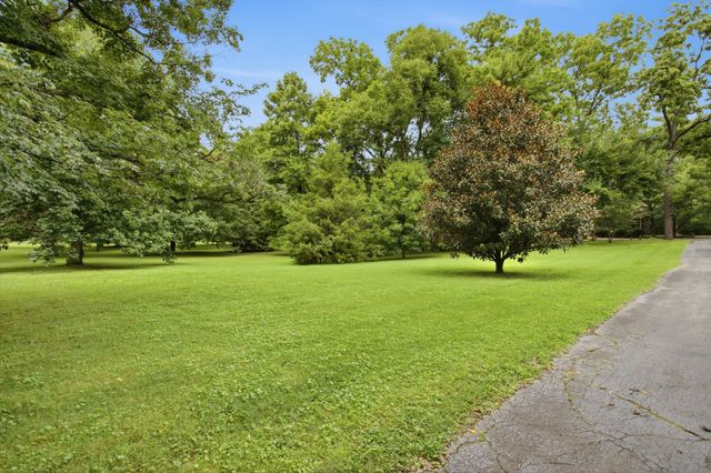 1004 Hillcrest Ave, Columbia, TN 38401