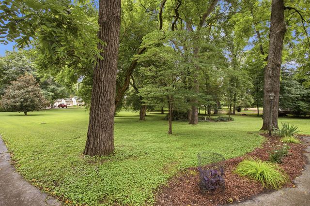1004 Hillcrest Ave, Columbia, TN 38401