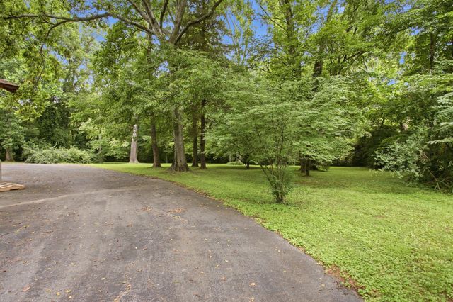 1004 Hillcrest Ave, Columbia, TN 38401