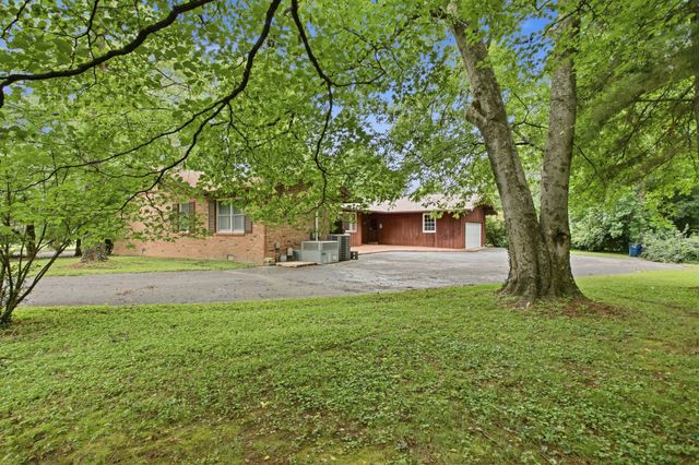 1004 Hillcrest Ave, Columbia, TN 38401