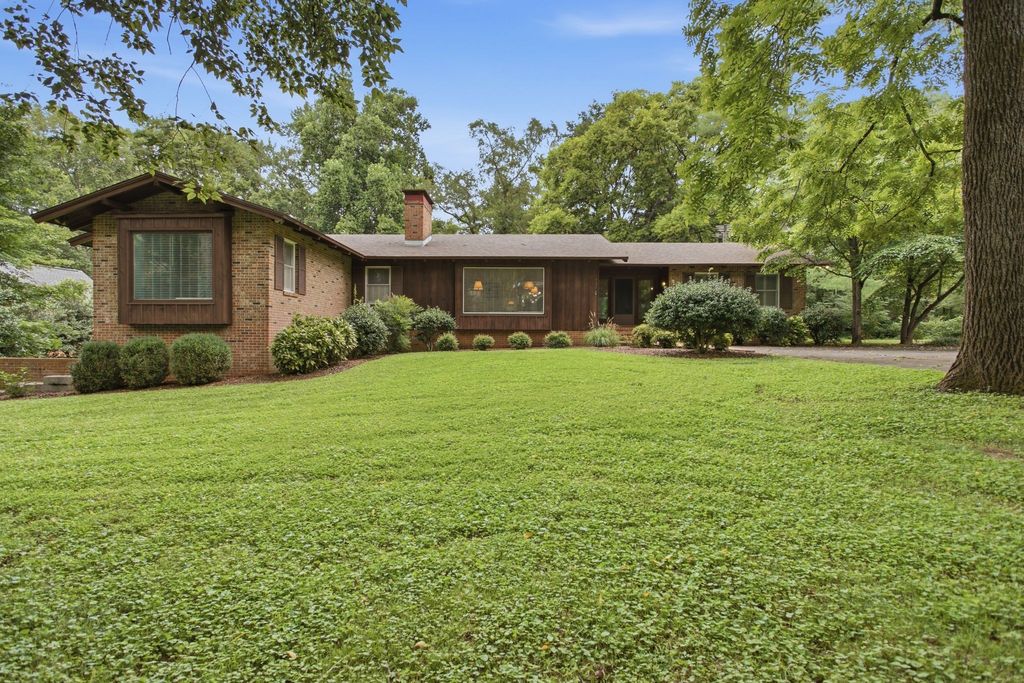 1004 Hillcrest Ave, Columbia, TN 38401
