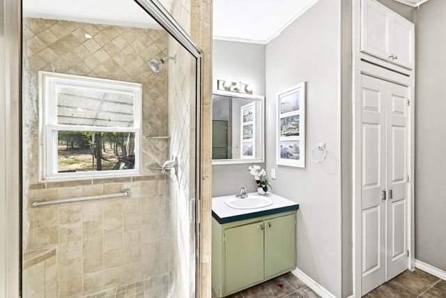 124 Coyote LN, Elgin, TX 78621