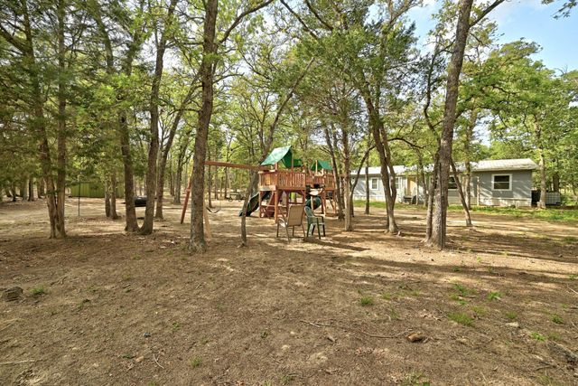 124 Coyote LN, Elgin, TX 78621