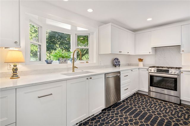 140 Connection Street, Newport, RI 02840