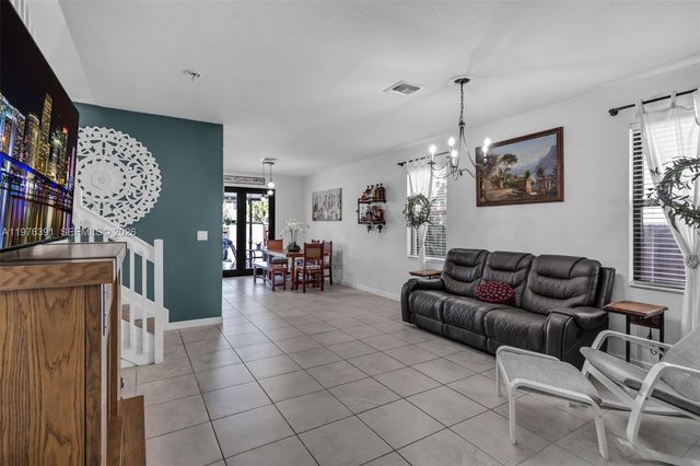 3747 NE 1st St, Homestead, FL 33033