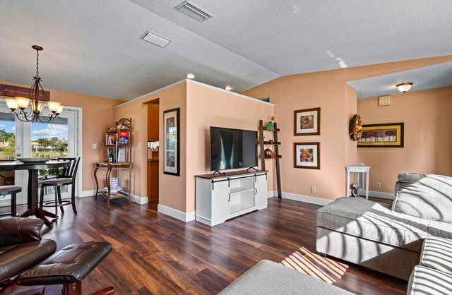 2201 NW 70th Lane, Margate, FL 33063