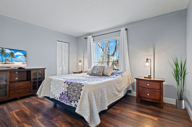 2201 NW 70th Lane, Margate, FL 33063