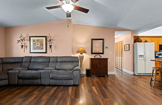 2201 NW 70th Lane, Margate, FL 33063