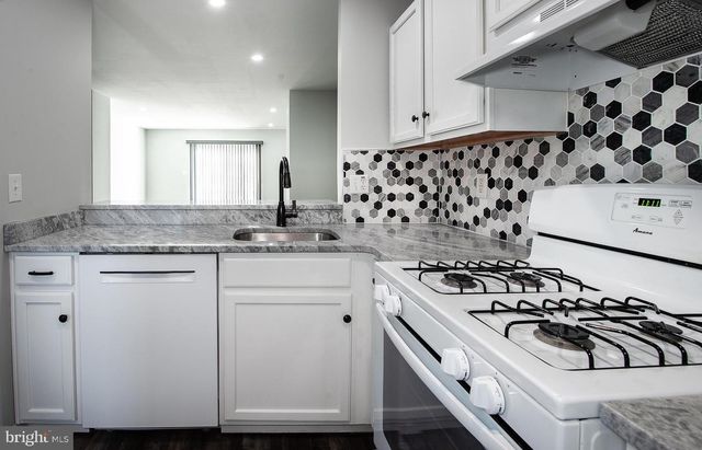 70 YELLOWWOOD CT, Glassboro, NJ 08028