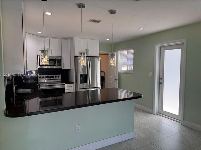 3528 SW 25th Ter 3528, Miami, FL 33133