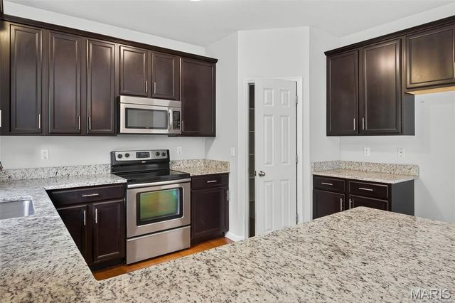 326 Country Trail Drive, Lake St Louis, MO 63367