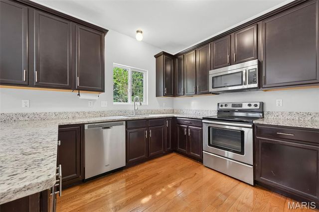 326 Country Trail Drive, Lake St Louis, MO 63367