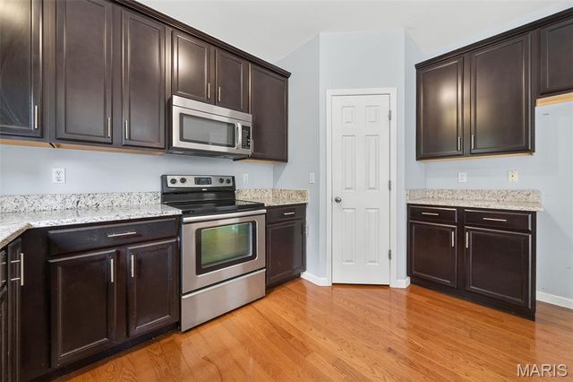326 Country Trail Drive, Lake St Louis, MO 63367