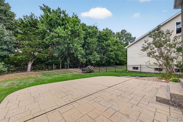 326 Country Trail Drive, Lake St Louis, MO 63367