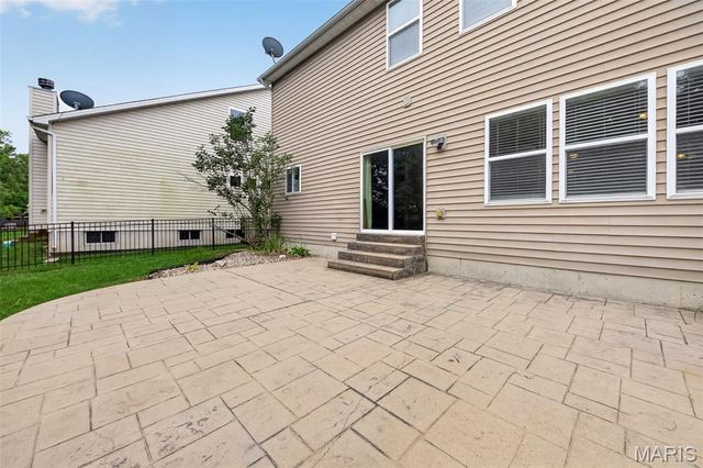 326 Country Trail Drive, Lake St Louis, MO 63367